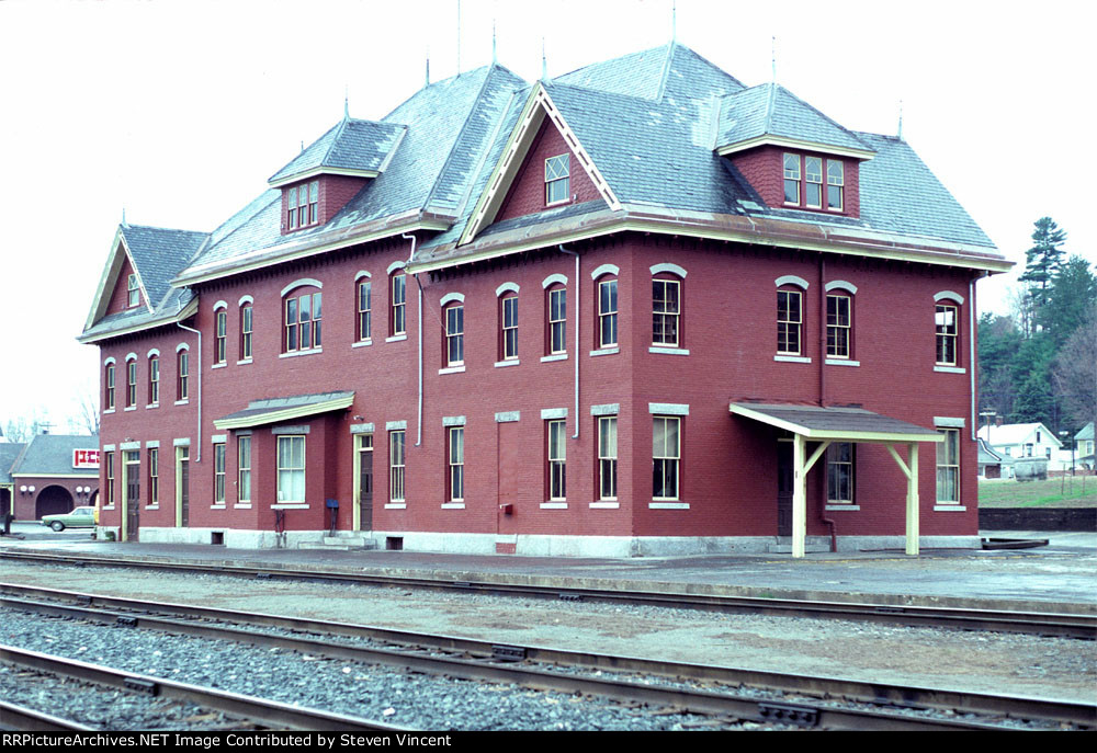 Canadian Pacific station St Johnsbury, trackside.